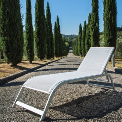 sunbeds-sunrelax-red-italy-outdoor-furniture